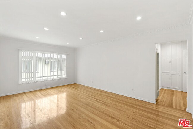 Building Photo - 1235 N Harper Ave