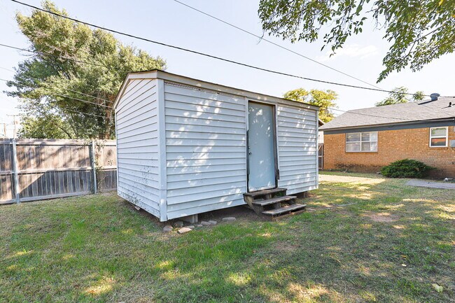 Building Photo - Wonderful 3/2/2 in Lubbock, TX!