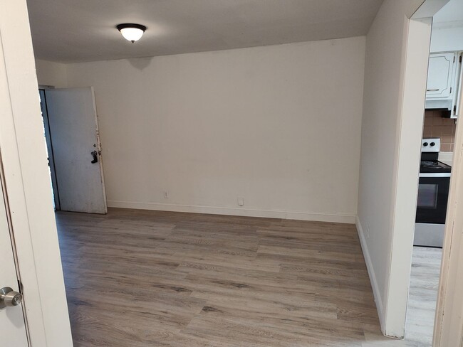 Building Photo - 2 bedroom 1 bath apartment Maryville ( Blo...