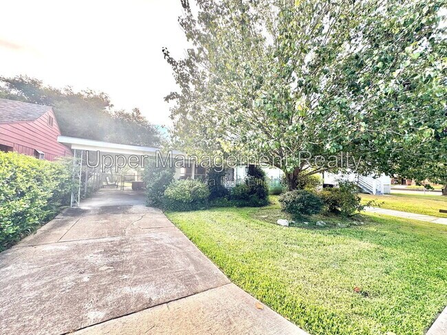 Building Photo - 638 Huntlee Dr