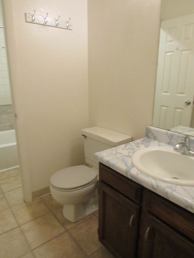 Building Photo - 3 bedroom condo in ARVADA
