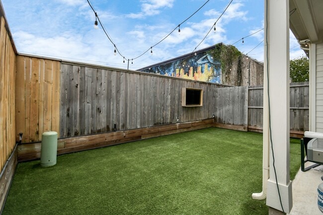 Building Photo - 114 N Everton St