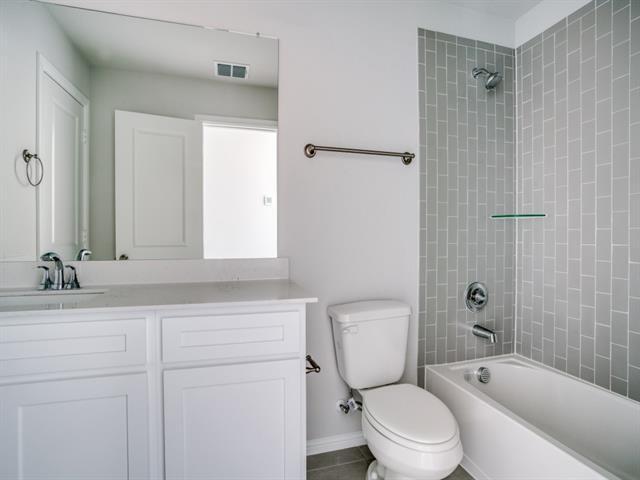 Building Photo - 841 Santa Lucia Dr