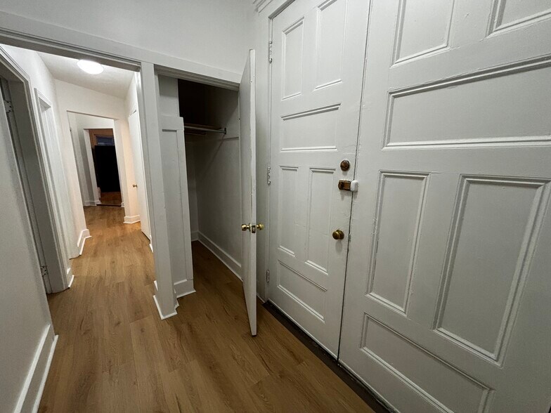 Building Photo - 672 Washington St