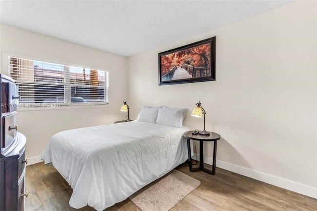 Building Photo - 2300 SW 22nd Ave