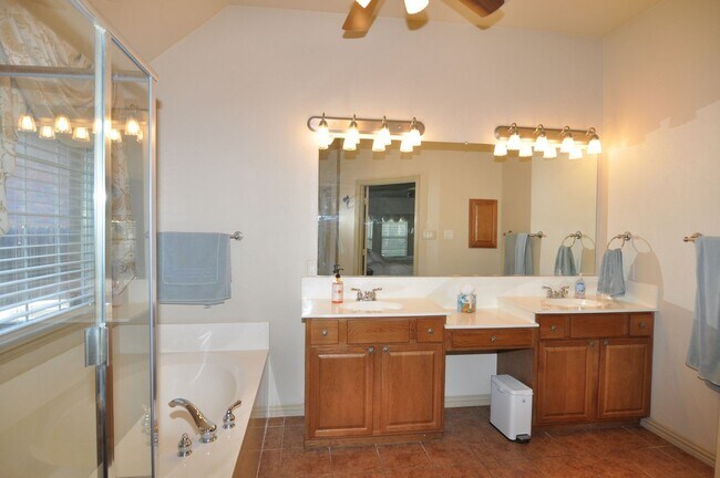 Building Photo - COMING SOON! Stunning 4-2-2 in Ft. Worth –...