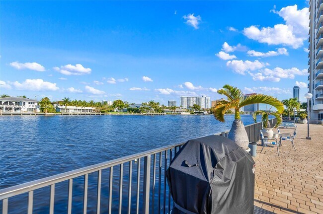 Building Photo - 2049 S Ocean Dr