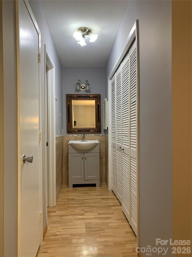 Building Photo - 3282 Heathstead Place