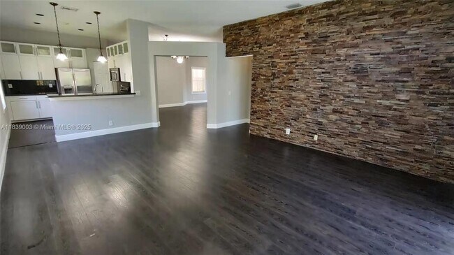 Building Photo - 675 Maplewood Ct