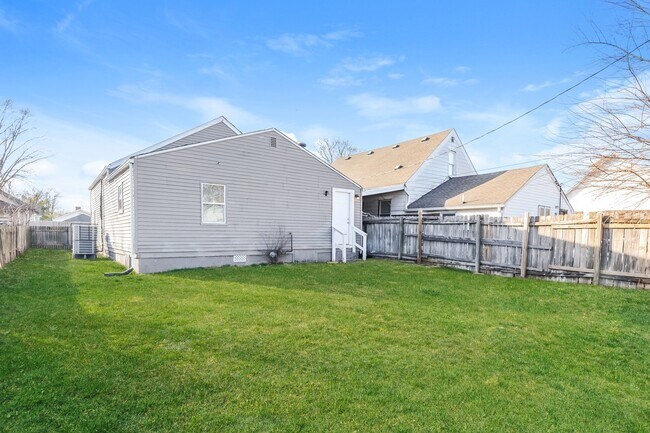 Building Photo - 1515 Villa Ave