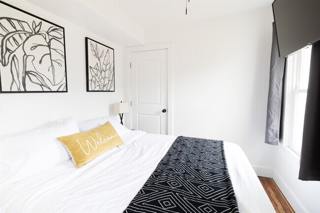 Building Photo - 10628 Lee Ave