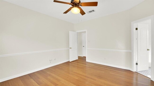 Building Photo - 1613 Country Squire Dr