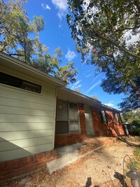 Building Photo - AVAILABLE NOW 3 BEDROOM 2 BATH SINGLE STORY