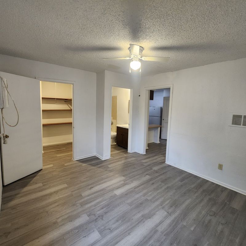 Building Photo - 610 Ruiz St
