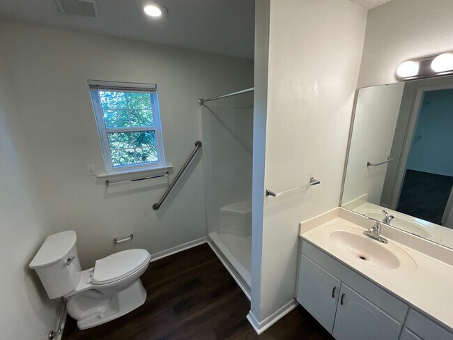 Building Photo - Beautiful 4/2 Frame Home in Marianna on Well