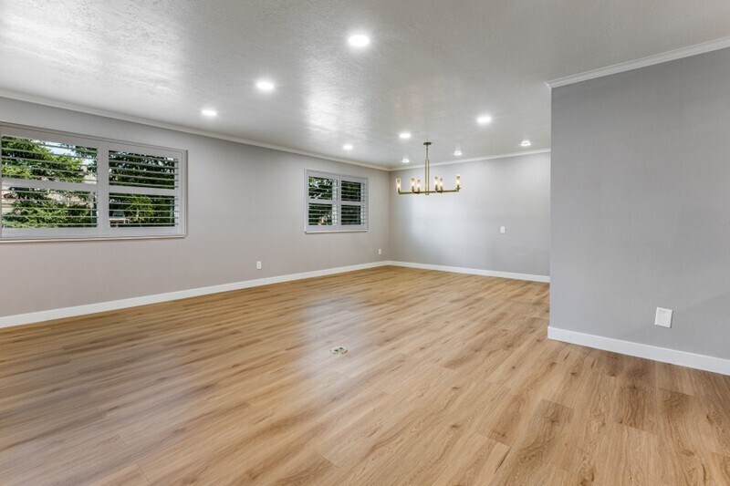 Building Photo - 2710 S Highland Dr