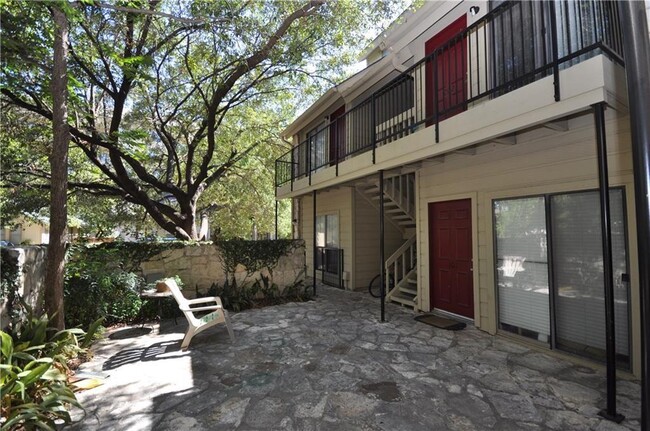 Building Photo - 708 Graham Pl