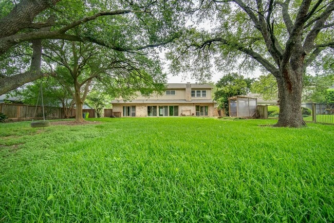 Building Photo - 3927 Pleasant Valley Dr