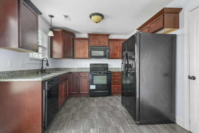Building Photo - 2588 Hattington Dr