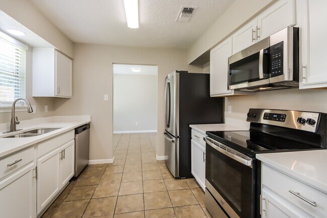 Building Photo - 8514 Forest Point Dr