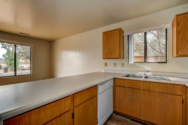Building Photo - 6284 N Buckboard Dr