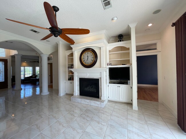 Building Photo - For Lease - 3 BR|2.5 BA w/ In-ground Pool in Palm Bay!