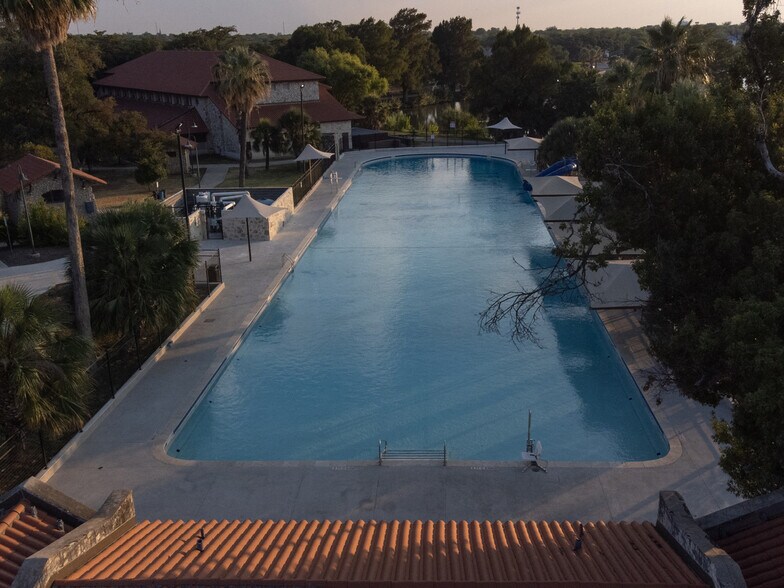 Building Photo - 1826 W French Pl