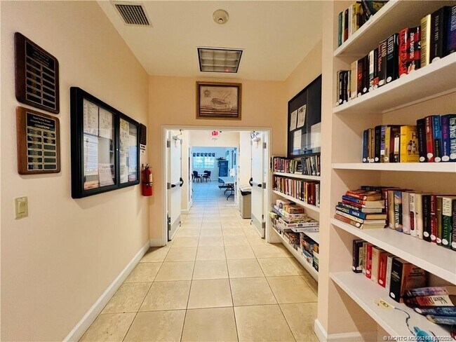 Building Photo - 7440 S Ocean Dr