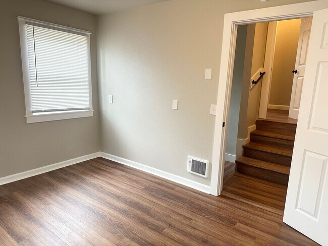 Building Photo - 3 Bedroom 2 Bath Forest Grove OR