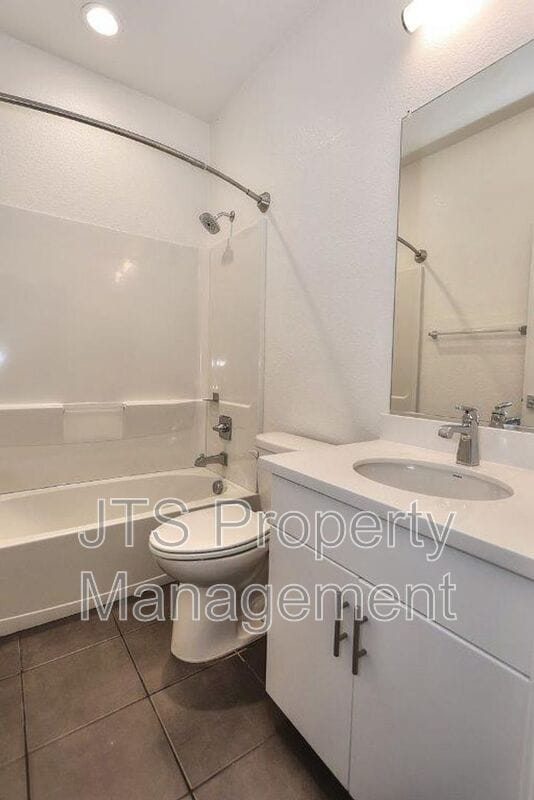 Building Photo - 396 Midstream Ln