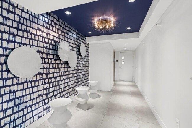 Building Photo - 3040 N Ocean Blvd