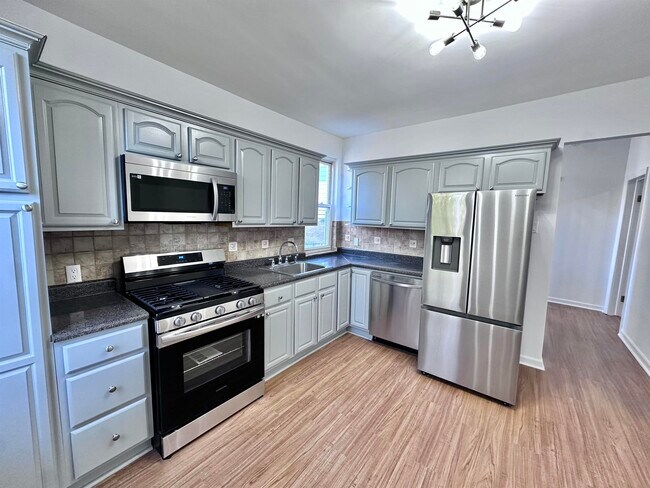 Building Photo - 809 Palisade Ave