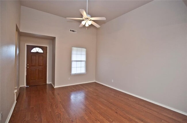 Building Photo - 3104 SW Deerfield Blvd