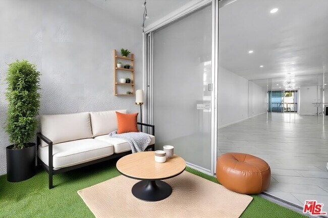 Building Photo - 8535 W Knl Dr