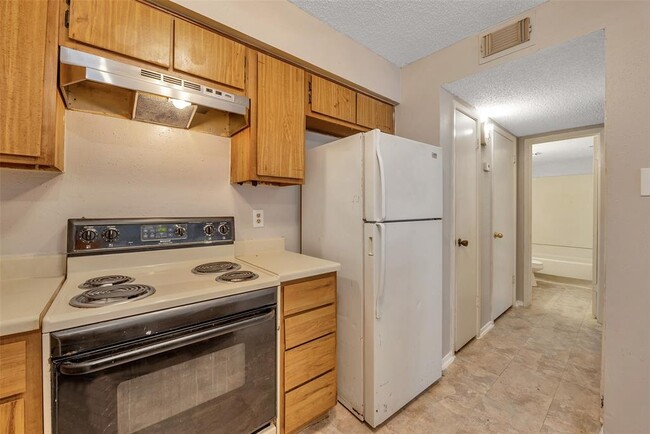 Building Photo - 6345 Cattails Ln