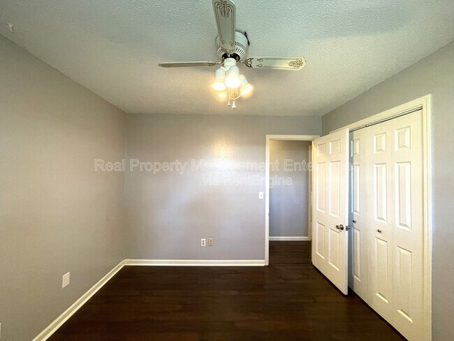 Building Photo - 6317 N Warren Ave