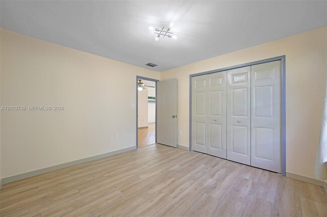 Building Photo - 5746 SW 53rd Terrace