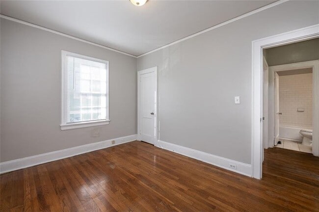 Building Photo - 1095 Deckner Ave SW