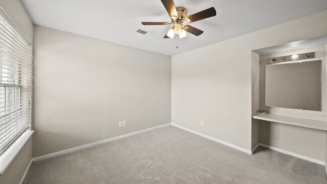 Building Photo - Recently updated 2-bedroom, 1.5-bathroom a...