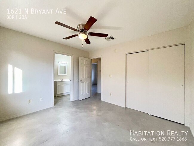 Building Photo - 1621 N Bryant Ave