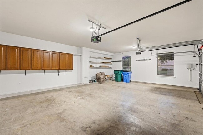 Building Photo - 402 Luna Vista Dr