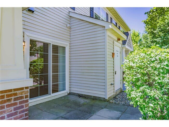 Building Photo - 875 Braunworth Ct