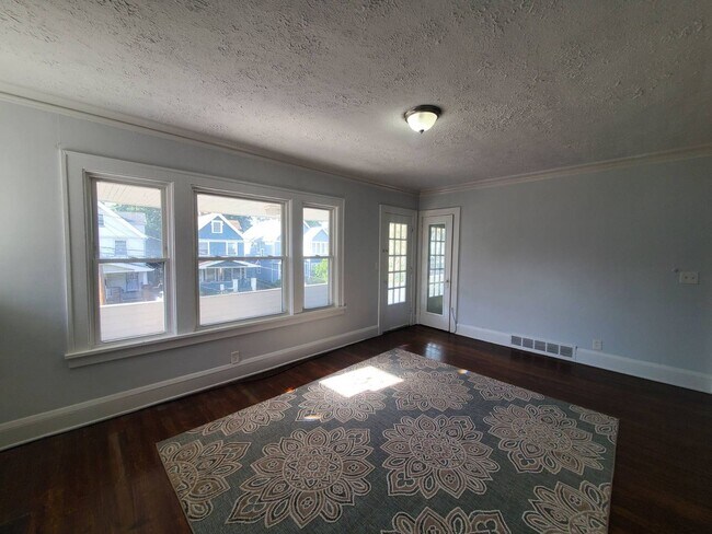 Building Photo - 15711 Grovewood Ave