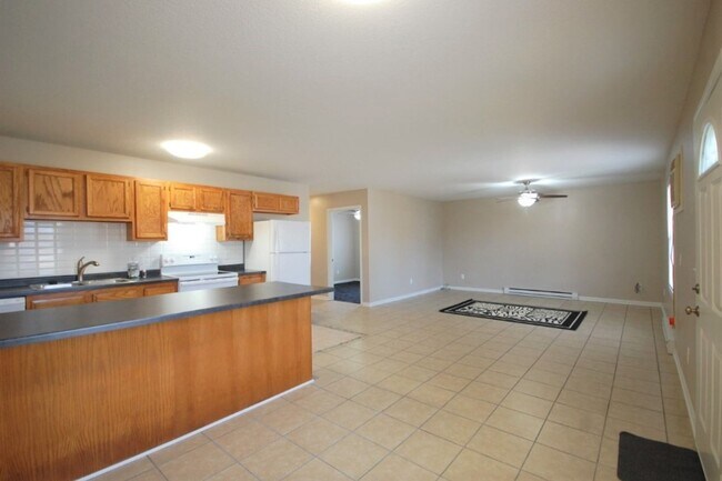 Building Photo - 105-107 South Plum