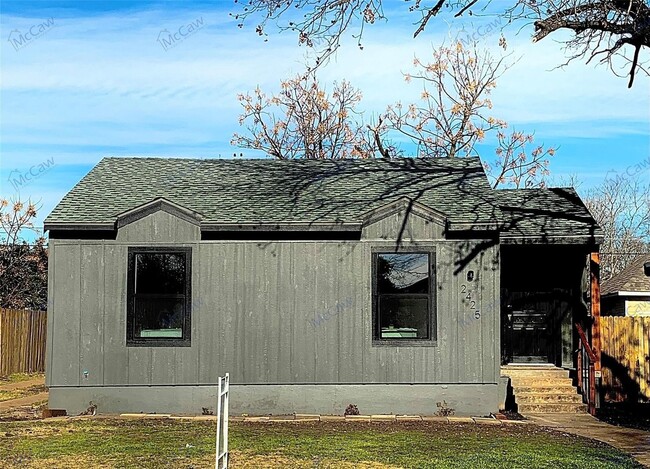 Building Photo - 2425 Jennings Ave