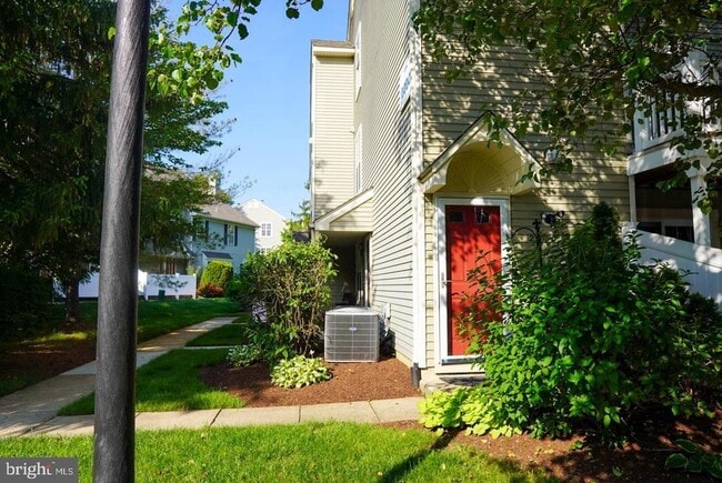 Building Photo - 2302B Yarmouth Ln