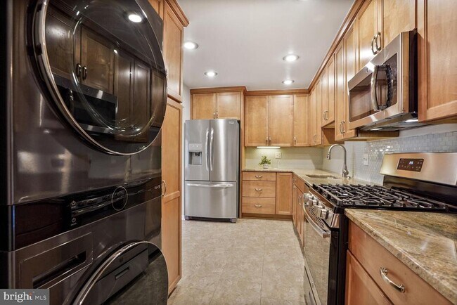 Building Photo - 11820 Breton Ct