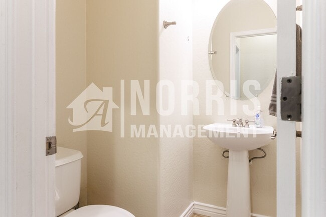 Building Photo - Beautiful Large Home NOT FURNISHED with Pool in Villago Community