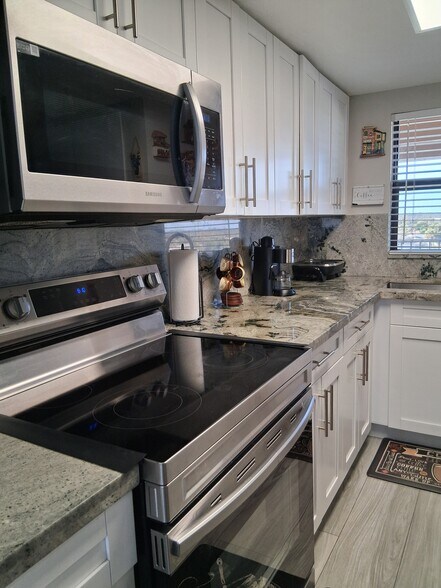 Building Photo - 2390 Ocean Shore Blvd