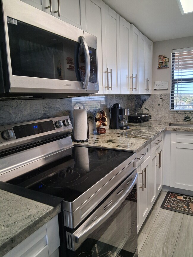 Building Photo - 2390 Ocean Shore Blvd